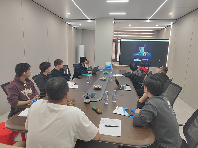 الارتقاء بإنتاج قوالب الخرسانة من خلال شراكة مع سيمنز وحلول التحكم عن بعد المتقدمة